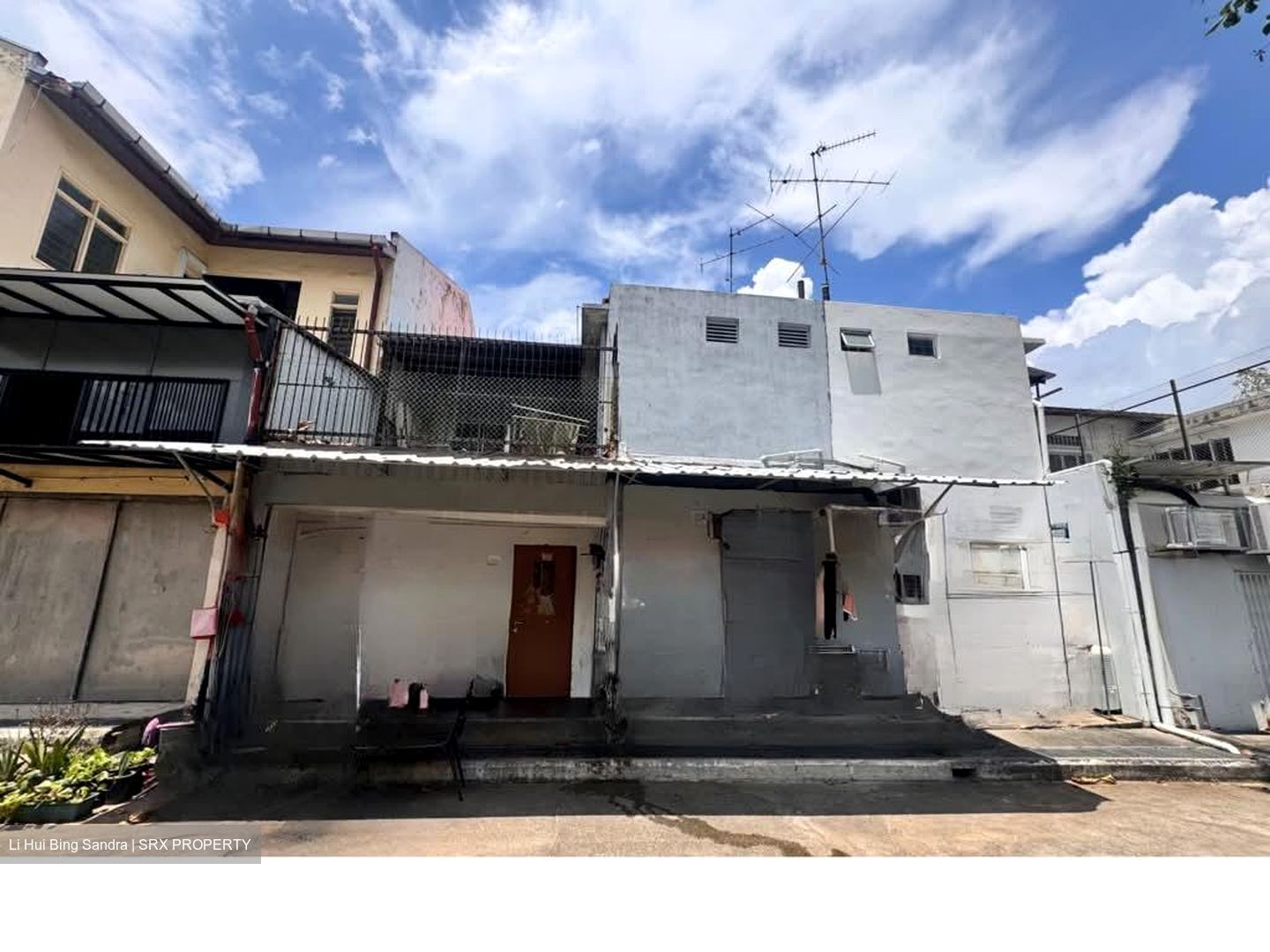Changi Road (D14), Shop House #568225341